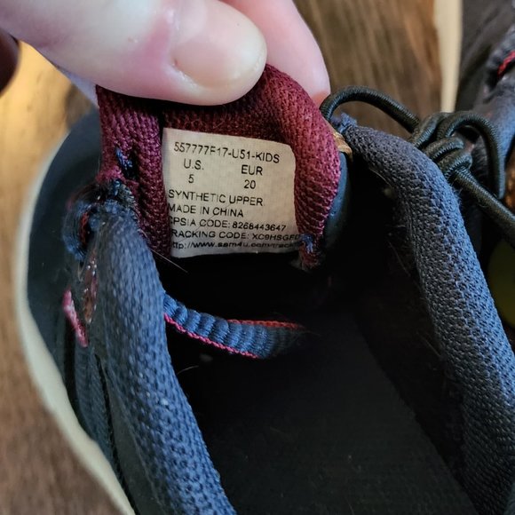 Brand new pair of Levi's baby/toddler size 5 shoes - Picture 2 of 7